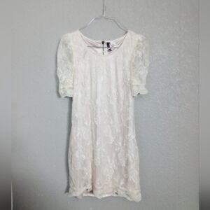 Elegant Cream Lace Dress ( Bag M )